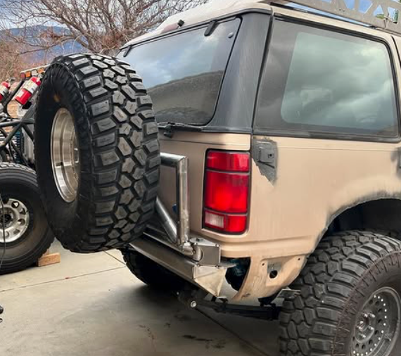 FORD EXPLORER GEN 1  REAR BUMPER image 4