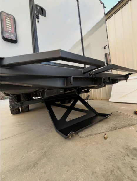 F SERIES AND E SERIES C CLASS RV BUMPER WITH TIRE CARRIER image 4