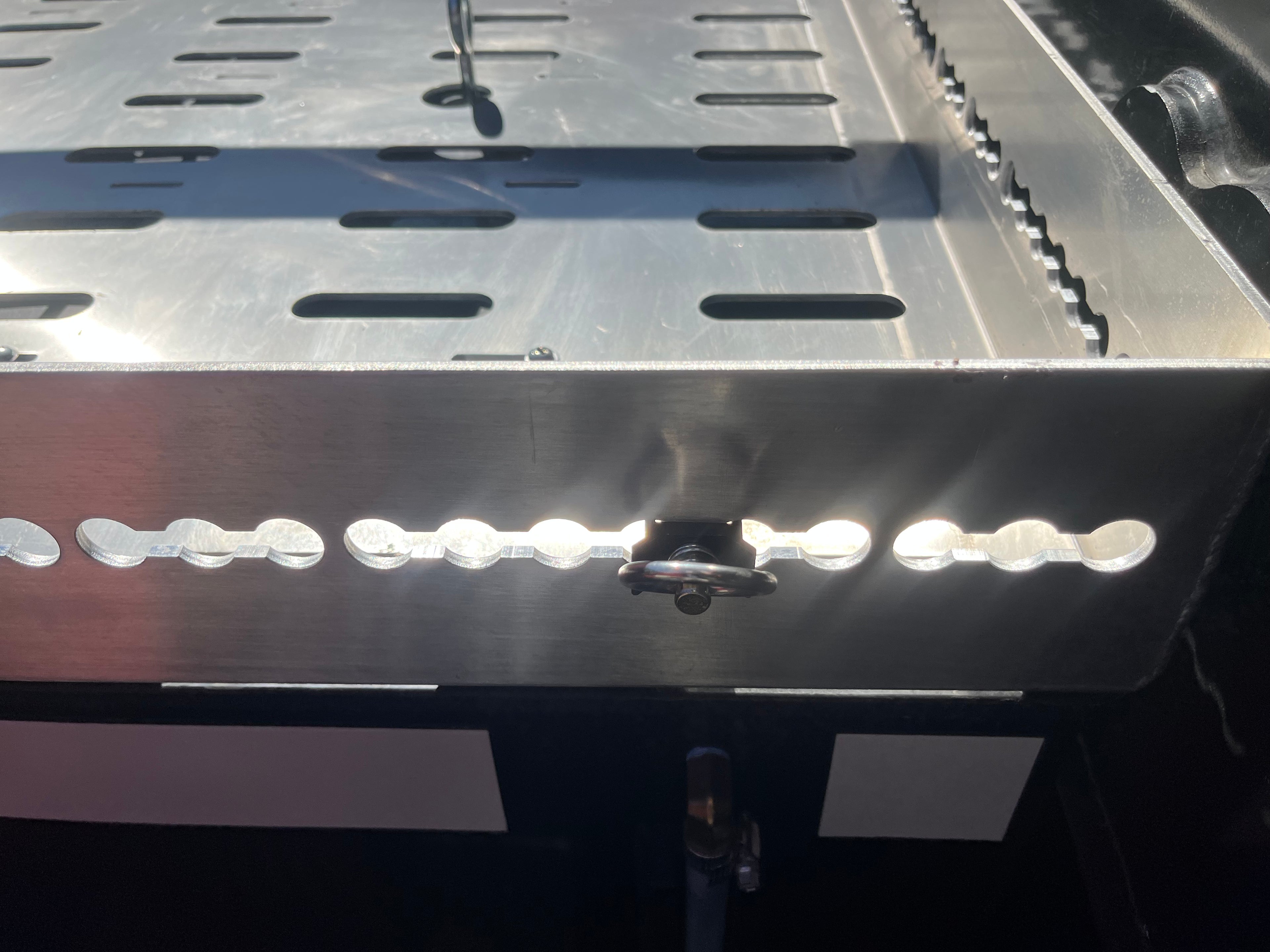 SERVICE TRUCK RACK WITH INTEGRATED L  TRACK