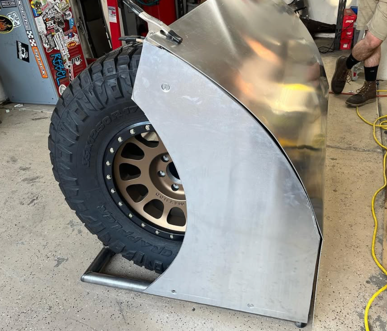 PRERUNNER CHASE TRUCK  TIRE CARRIER